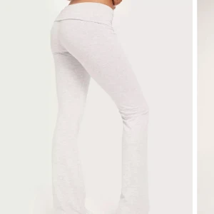 Yoga pants Nelly  - Säljer mina yoga pant för använder de inte så mycket längre. Ny pris 299kr Säljer för 180 för de ör knappt använda 