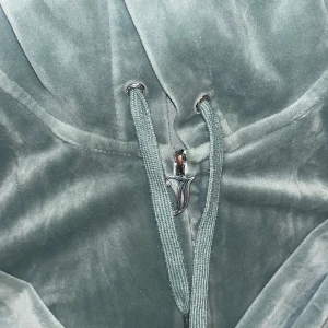 juicy - säljer en jätte fin juicy kofta den är äkta skick är 6/10