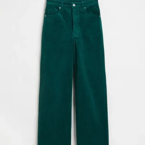 Högmidjade mörkgröna manchesterbyxor - Ryt så stretchiga. Skriv för funderingar🤩