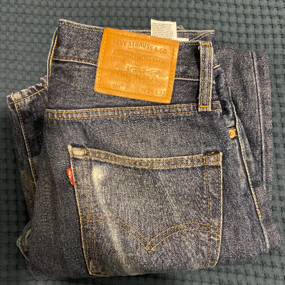 Ett par Levis jeans som e för små . Jeans & Byxor.