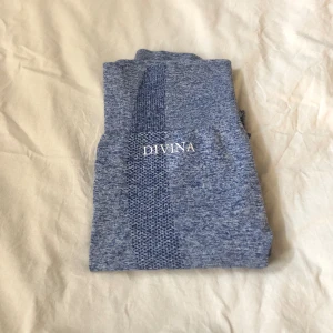 Träningstights - Ett par superfina tights från Divinia sports🥰 Nypris 449kr.
