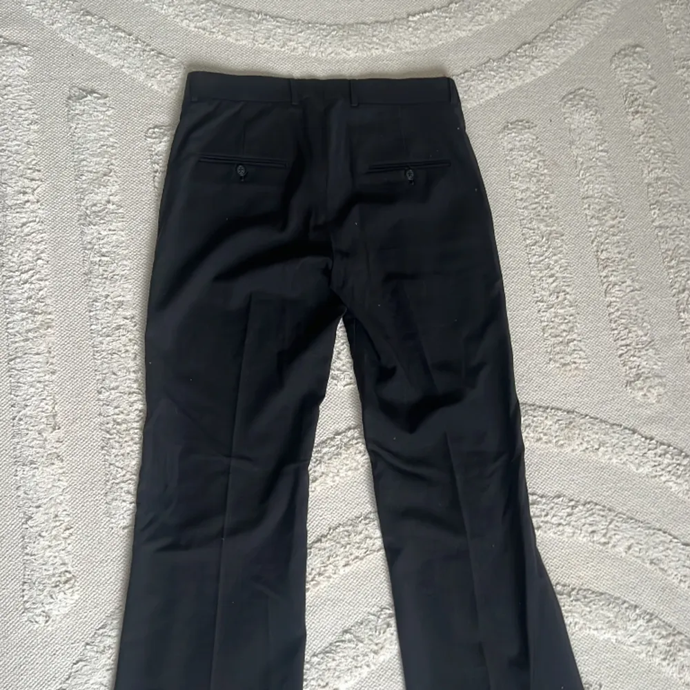 Svarta kostymbyxor från tiger of Sweden . Jeans & Byxor.