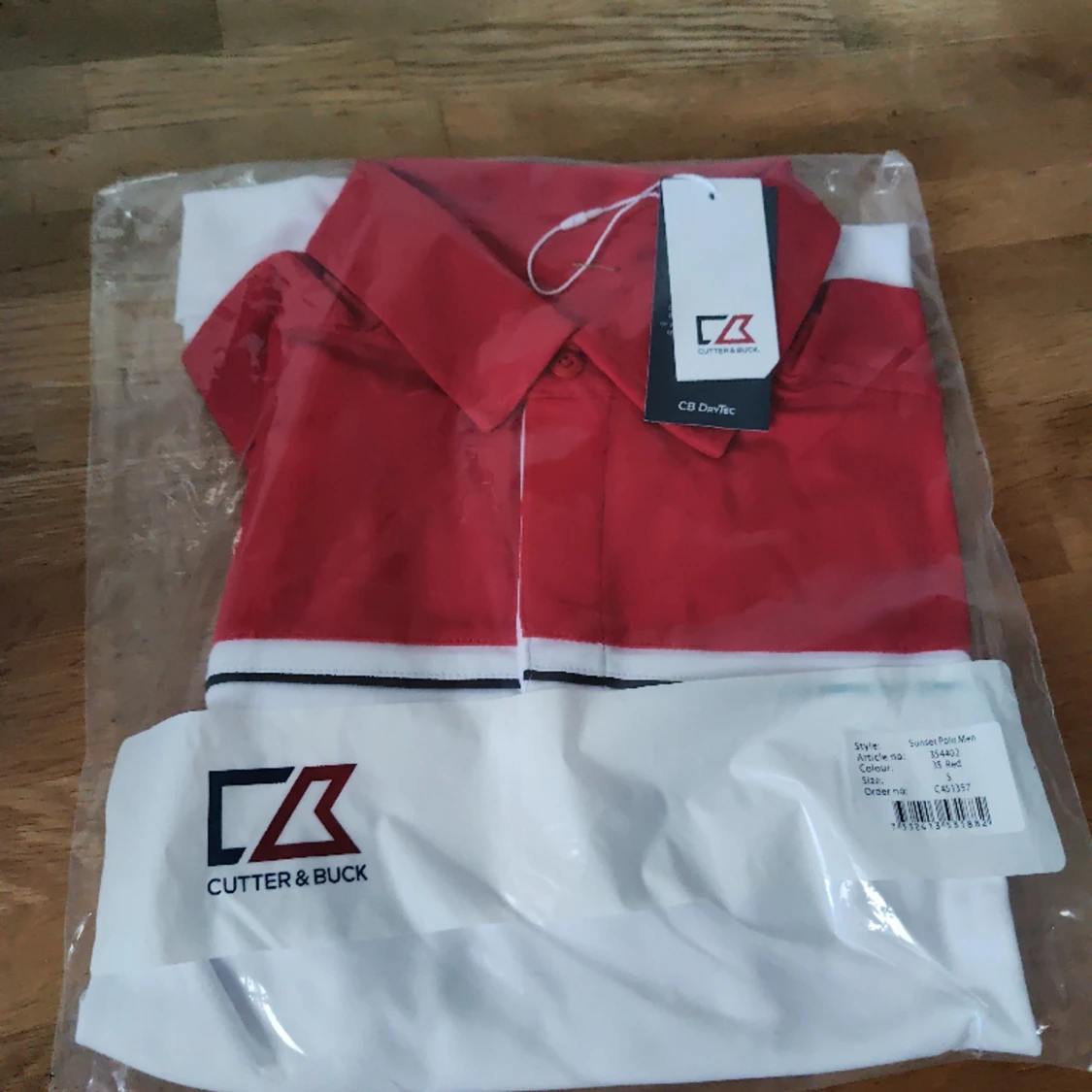 Märkes piké polo tröja från Cutter & Buck stolek S - 90