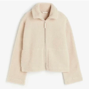 Teddy fleece  - Jättefin Teddy fleece som endast är använd 3 gånger, tror nypris är runt 400 så säljer för 250 kr.