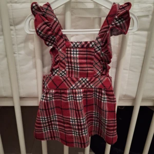 Red suspender skirt  - Red suspender skirt for babies. Size 62. Used once.
