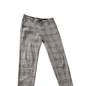 rutiga byxor bershka - byxor i gott skick men redan för små för mig