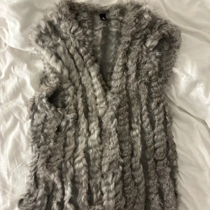 Päls Väst - Aldrig använd 🤗 Skulle säga strl M-S
