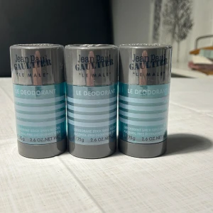 Jean Paul Gaultier deodorant - 3 styckna Jean Paul Gaultier deodoranter som fortfarande är inplastade så dem är helt oanvända. Säljer 1 för 200. Säljer alla tre för 500
