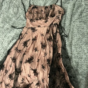 Snygg rosa klänning - Oanvänd🩷