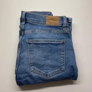Assnygga jeans från gina, lågmidjade bootcut, sparsamt använda, köpt för 500❣️