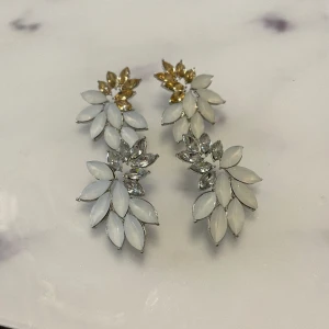 4 par örhänge  - Oanvända pris 75kr för 4 par