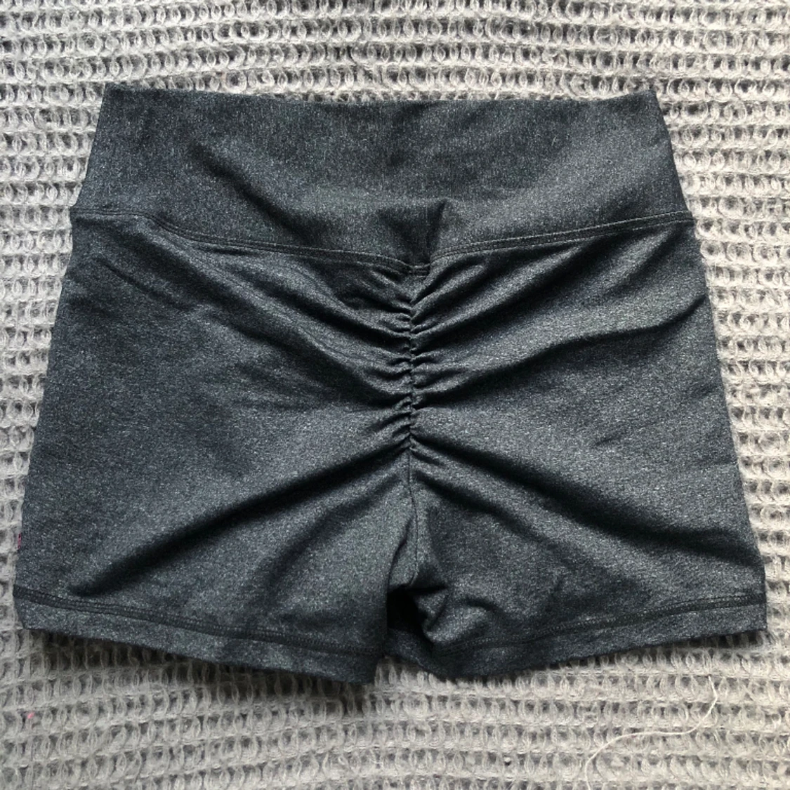 Grå träningsshorts - 90