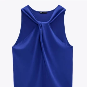 Zara topp - Hej, köpte denna från någon annan på plick men insåg att den inte passa. Endast provad och därför är priset som det är satt!