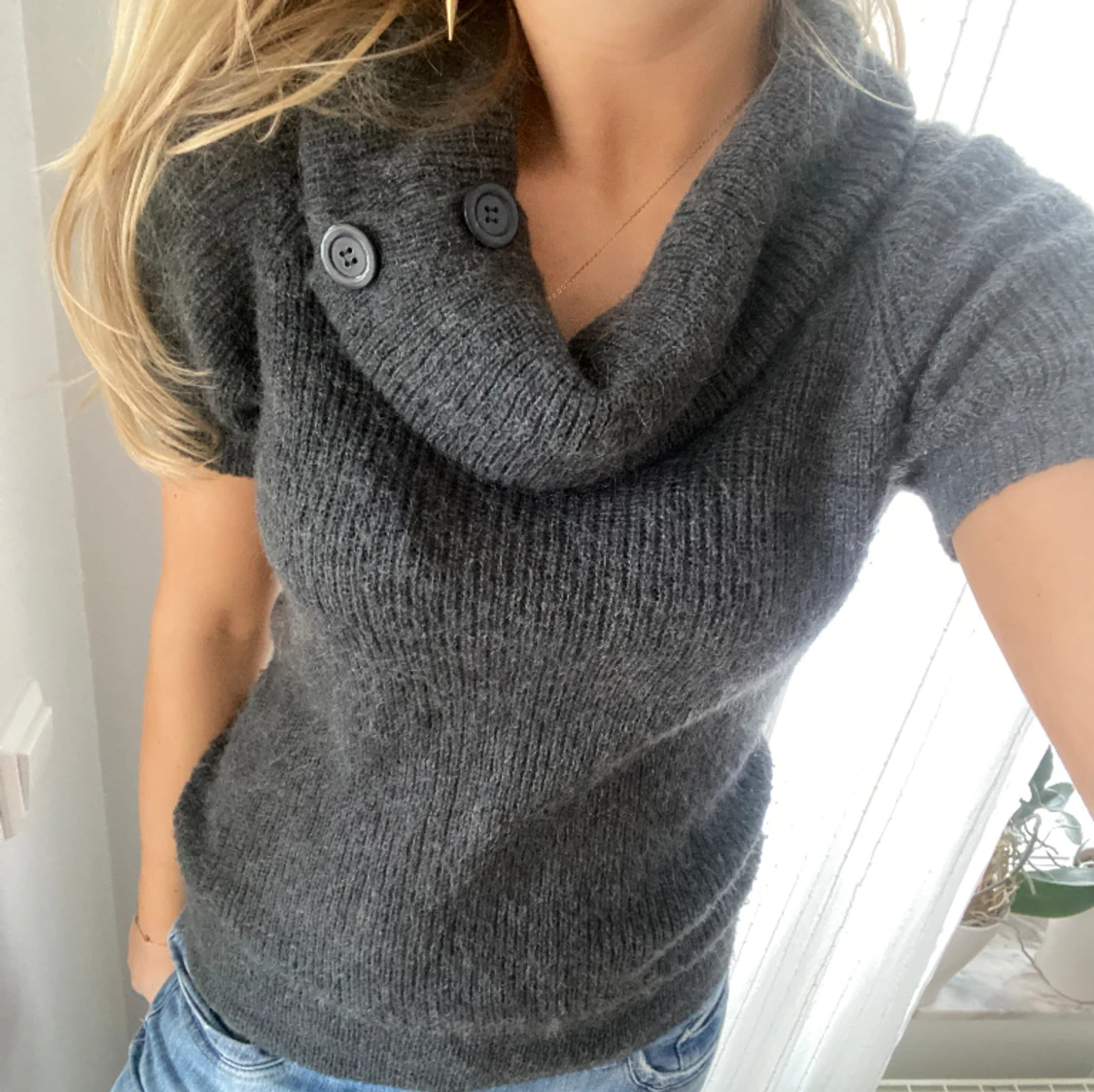 Kortärmad stickad tröja med krage