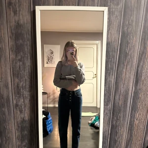 Levis jeans - Levis jeans Model: mom jeans Nyskick Storlek 27