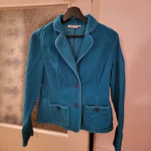 Vintage kavaj  - Storlek 36, kavjen är i bra skick! Märke: AMICA