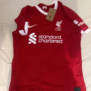 Liverpool tröja - Jag säljer min Liverpool tröja har inte använt den eftersom det är förliten på mig. Pris kan vi diskutera 