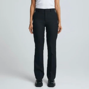 Kostymbyxor - Kostymbyxa Vilma medelhögmidja ifrån BikBok! Använda fåtal gånger så i superbra skick!