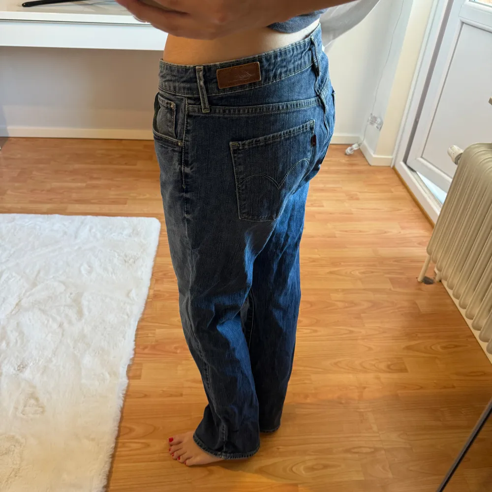 Stora på mig men funkar om man vill ha oversized, ja e 170 lång. Jeans & Byxor.