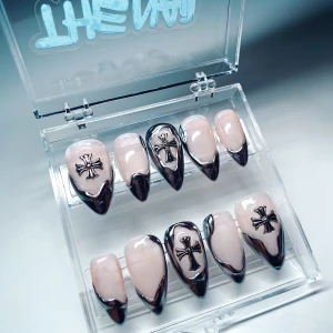 Press On Nails - Silver Chrome  - Press On Nails - Standard Sizing   WHAT COMES WITH THE NAIL SET: • ONE NAIL FILE • ONE NAIL BUFFER • ONE CUTICLE STICK • 2 ALCOHOL WIPES • ONE NAIL GLUE  If you are interested in customised press on nails you can DM me on IG: the.nailz.junkie