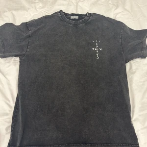 cactus jack / travis tröja - använt den en gång.  mått - 59-75