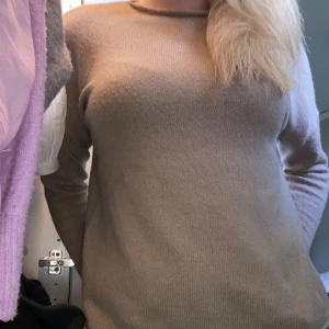 Zara tröja - Säljer en jätte fin tunt stickad tröja från zara❤️❤️ i storlek S❤️ Går att föreslå pris🎀