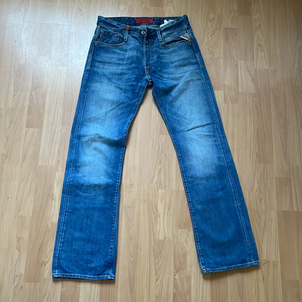 Replay jeans av modellen billstrong Storlek 29/32 passar 32/32. Jeans & Byxor.