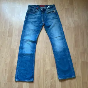 Replay jeans av modellen billstrong Storlek 29/32 passar 32/32