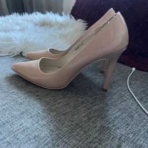 Klackar  - Klackar i mycket bra skick. Använt ett fåtal gånger i storlek 40 