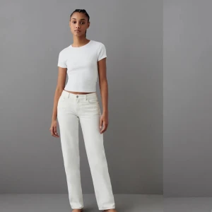 Low straight jeans, nya!  - Vita Str 32, helt nya med lappen kvar. 