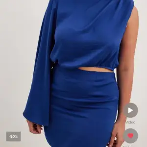 Fin blå klänning från NA-KD. Endast provad. 150kr inkl frakt