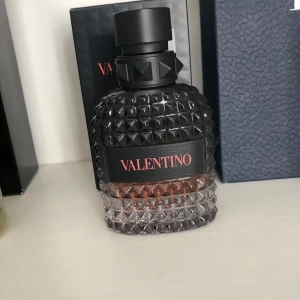 Coral fantasy valentino - BYTER min coral fantasy av valentino, 48/50ml kvar. Väldigt fin doft som kan användas året runt. Om jag inte hittar något byte släpper jag för 550kr