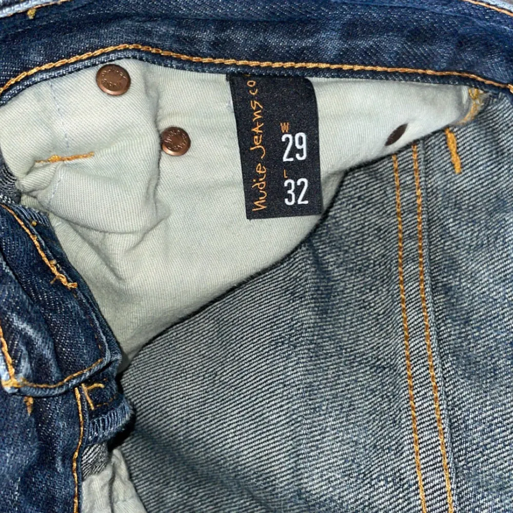  Nu säljs mina Väldigt sällsynta Nudie jeans! För väldigt bra pris, inga skador osv, knappt använd! Köpt för ca 2300, mitt pris 650!. Jeans & Byxor.