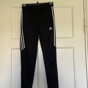 Byxor - Byxor i storlek 152, använda men i gott skick.