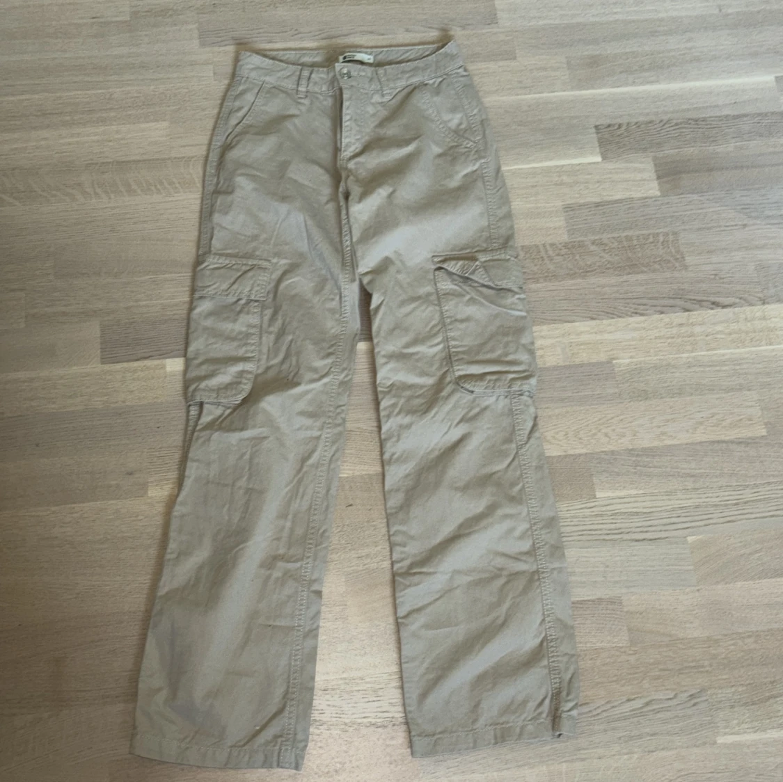 Low-waist byxor cargo