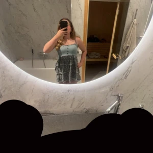 blå leopard topp  -  Supervacker blå leopard tröja! Super fin o ger jätte mycket komplimanger💘