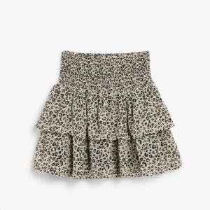 Leopard mönstrad volang kjol - Trendig volangkjol med leopardmönster från KappAhl, säljs inte mer! Kjolen är i barn storlek men passar Xs-S Den är knappt andvänd och är i utmärkt skick samt inga defekter, redo att göra nästa ägare sommrig!!☀️⛱️