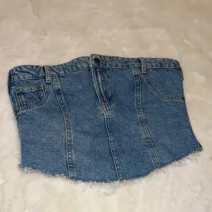 Jeans topp från Zara Jättesöt och nästintill helt ny.