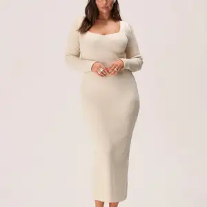 Säljer denna otroliga klänning ifrån adoore så den tyvärr inte kommer till användning. Har köpt på plick tidigare men klänningen är i nyskick!🥰