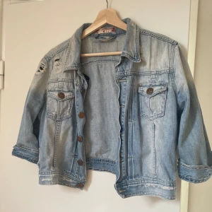 Jeans bolero - aldrig använd, fint skick, passar m🫶🏼