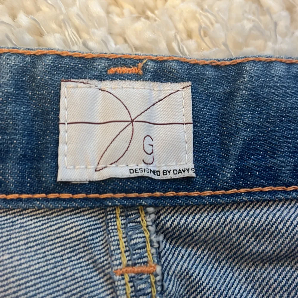 Skit snygg jeans kjol köpt second hand som tyvärr blivit för liten 💗💗 skriv för mer frågor!!. Kjolar.