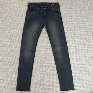 Lee jeans  - Hej! Säljer nu dessa super populära jeans. Jeans är i superfint skick, inga defekter alls 