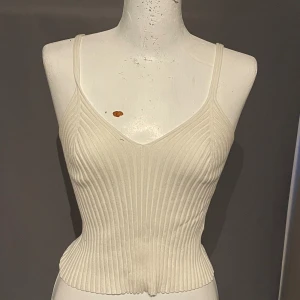 Ribbad topp - Knappt använd 