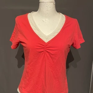 Söt topp - Söt topp med ”inbyggd” t-shirt 