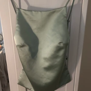 Topp - Man kan dra åt banden i ryggen till hur tight man vill ha den!💖Aldrig använd, bara testad❤️