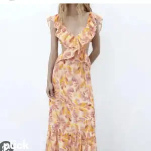 Söker denna klänning från zara! Hör av dig om du säljer