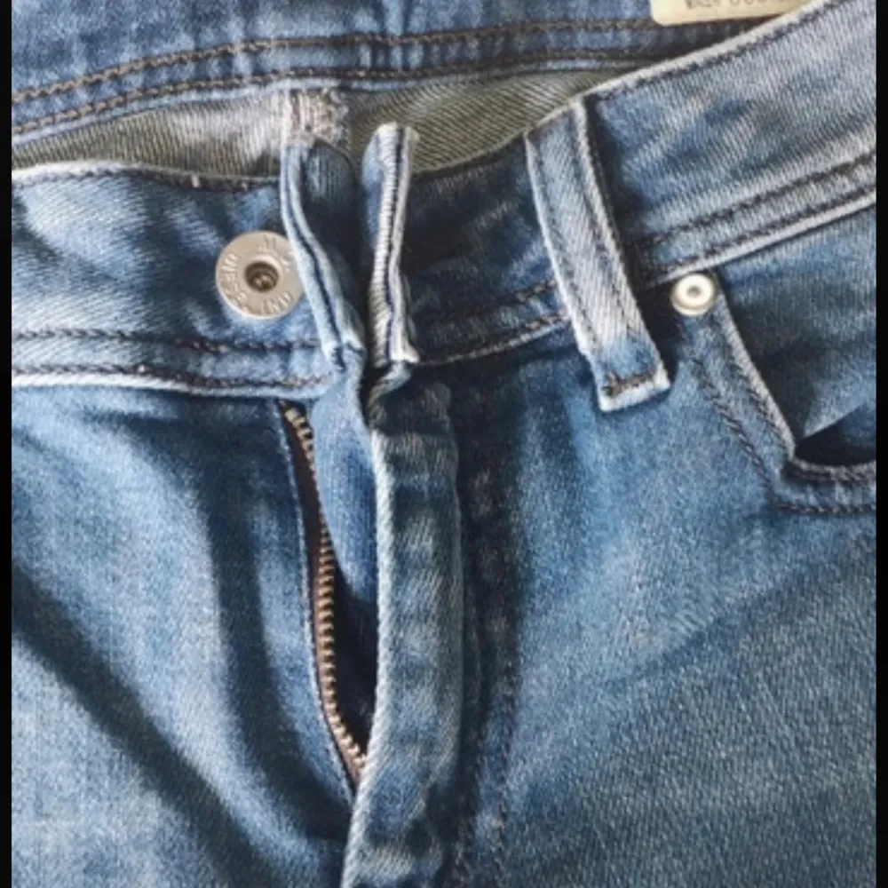 Lågmidjade Diesel jeans i storlek 30/32, typ inte använda. Säljer pga att de är för stora för mig i midjan. Skriv för fler frågor💕. Jeans & Byxor.