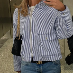 Vårjacka / sommarjacka - Tunn jeans/tygjacka från hm, använd få gånger så som ny!❣️