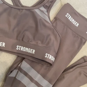 Träningskläder  - Jättefint sett ifrån stronger. Helt oanvänt och är i storlek S men passar även Xs.