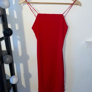 Klänning  - Jättefin fest klänning som ger jättebra figur.